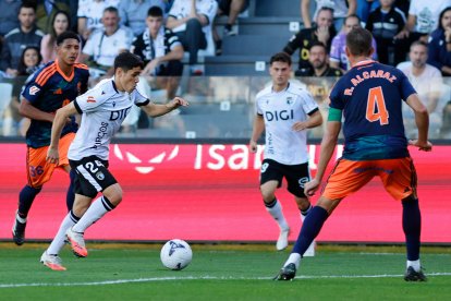 Imagen de Santiago Lencina durante el partido contra el Granada.