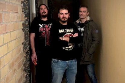 Gonzalo, Iker y Rulas, componentes de Acción Directa (tributo a Barricada).