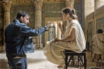 Alejandro Amenábar y Rachel Weisz, en el rodaje de 'Agora'.