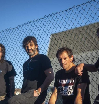 Evaristo Páramos (izquierda) puso en marcha Tropa do Carallo en 2021. La banda ya ha sacado dos discos.