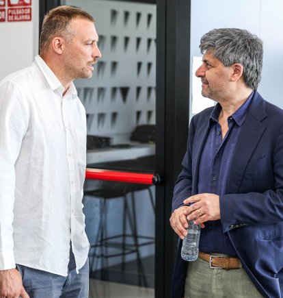 El director deportivo, Miguel Pérez Cuesta 'Michu', conversa con Figoli.