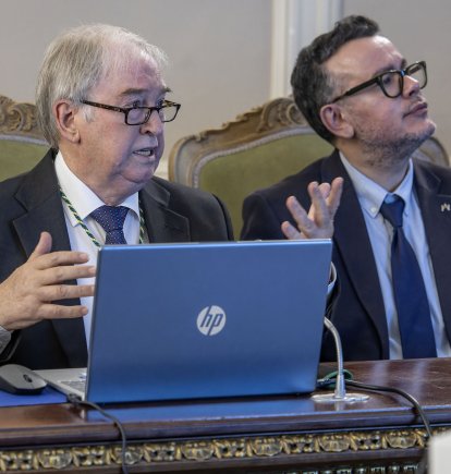 El vicedirector de la academia, Isaac Rilova Pérez, dio la conferencia inaugural.