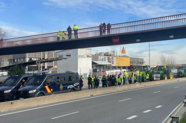 Agricultores burgaleses retenidos en Alcobendas por la Policía Nacional cuando intentaban entrar en Madrid.