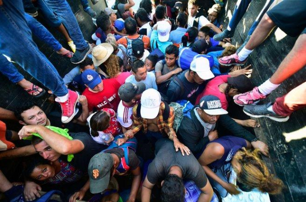 Entre el 18 y el 27 de enero, las autoridades de migración de México deportaron a 2.303 hondureños.-AFP
