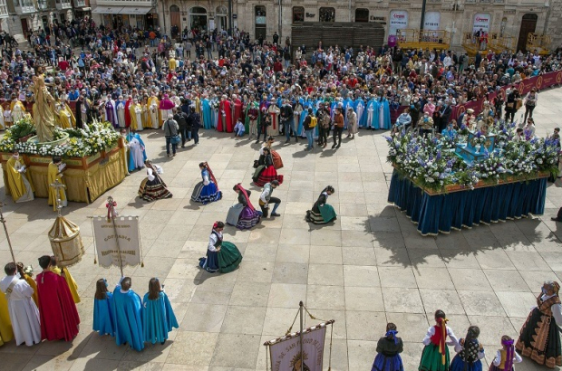 Domingo de Resurrección en la plaza del Rey San Fernando de Burgos. TOMÁS ALONSO
