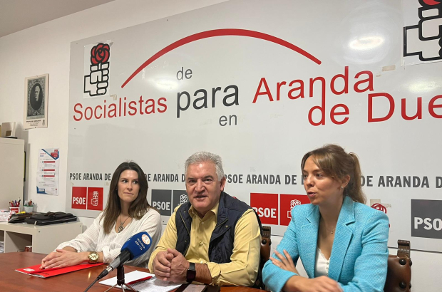 El portavoz del PSOE, Ildefonso Sanz, critica al gobierno de Sentir Aranda por cambiar sin aviso los remanentes aprobados por consenso