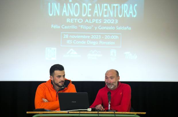 Gonzalo Saldaña y Félix Castrillo ‘Filipo’. durante la presentación del documental en el IES Diego Porcelos.