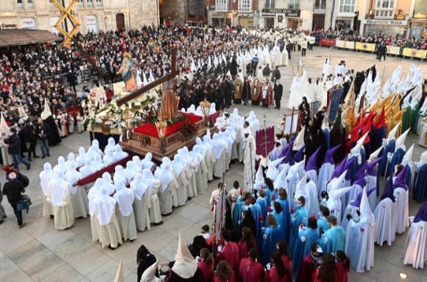 La procesión del Encuentro no llegará este año hasta la plaza del Rey San Fernando por la lluvia.