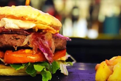 Hamburguesa de vaca retinta de Cerveceria Salas.