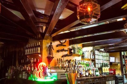 Interior de La Espadería, con buena música y mejor ambiente.