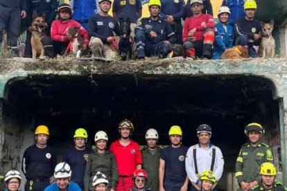 Un castellano y leones, experto mundial en rescate con perros, acude a Colombia para impartir formación a los equipos de emergencia