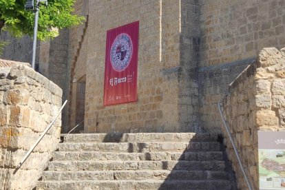 La iglesia de San Juan ya luce el cartel del evento.