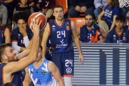 El equipo de Ocampo remonta ante Cáceres en El Plantío.