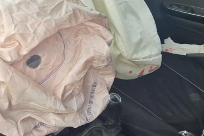 Imagen del interior del vehículo siniestrado