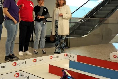 La alcaldesa Cristina Ayala visitó a los grupos durante el inicio de la jornada.