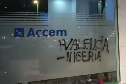 Pintada xenófoba en la sede de Accem en Burgos.