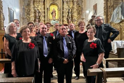 Componentes del Coro de Fuentearmegil.