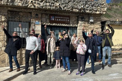 El eclipse solar parcial del 29 de marzo se pudo observar en Tamarón con gafas homologadas.