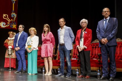 Entrega de galardones de 'Buen Vecino' y 'Burgalés de Pro' en el Teatro Principal. SANTI OTERO
