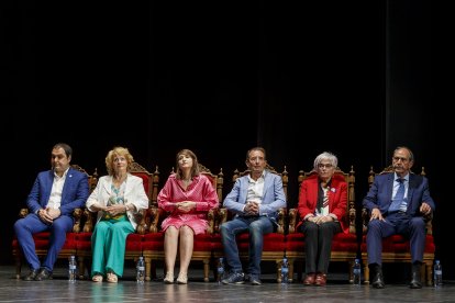 Entrega de galardones de 'Buen Vecino' y 'Burgalés de Pro' en el Teatro Principal. SANTI OTERO