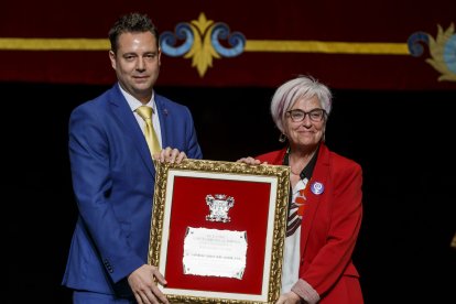 Entrega de galardones de 'Buen Vecino' y 'Burgalés de Pro' en el Teatro Principal. SANTI OTERO