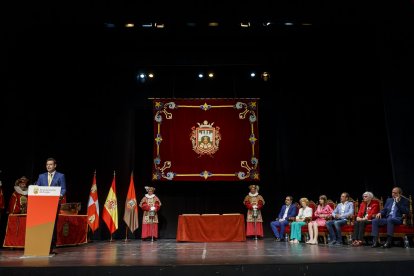 Entrega de galardones de 'Buen Vecino' y 'Burgalés de Pro' en el Teatro Principal. SANTI OTERO