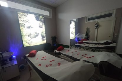Un masaje en pareja para relajarse y desconectar. ECB