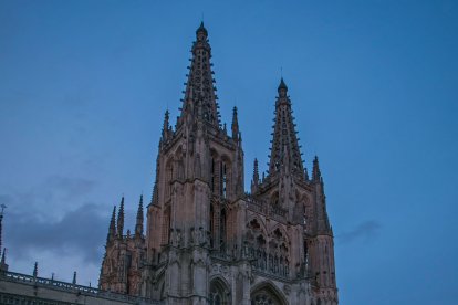 La familia al completo frente a la Catedral de Burgos. TOMÁS ALONSO