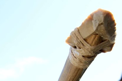 Reconstrucción de una de las herramientas de los hombres y mujeres de la edad de piedra que se pueden ver y tocar en el Carex. F. ATAPUERCA (S, SANTAMARÍA)