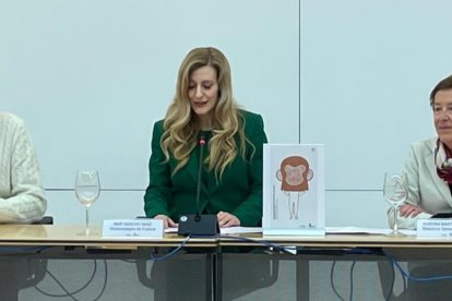 Sancho presentó el nuevo bloque programático del museo, que se prolongará hasta mayo, acompañada del director científico del MEH, Juan Luis Arsuaga, y la directora gerente del Sistema Atapuerca, Aurora Martín. MEH