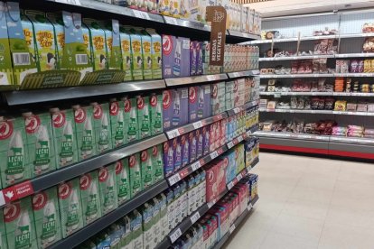 Pasillo de la leche donde no falta la marca de la casa