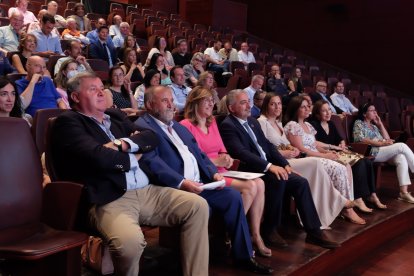 El subdelegado de Gobierno, Pedro Luis de la Fuente, el presidente del Consejo Regulador Ribera del Duero, Enrique Pascual y otras personalidades no faltaron a la cita