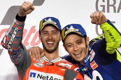 Valentino Rossi se apuntó al triunfo de Andrea Dovizioso, en Catar, para salir en la foto.