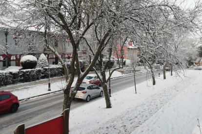 Burgos amanece helado. Tras las nevadas es el hielo el protagonista. S. L. C.