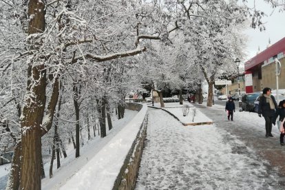 Burgos amanece helado. Tras las nevadas es el hielo el protagonista. S. L. C.