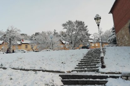 Burgos amanece helado. Tras las nevadas es el hielo el protagonista. S. L. C.