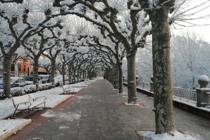 Burgos amanece helado. Tras las nevadas es el hielo el protagonista. S. L. C.