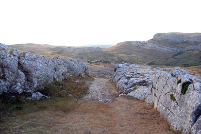 Trinchera de acceso al castro. Valdavia