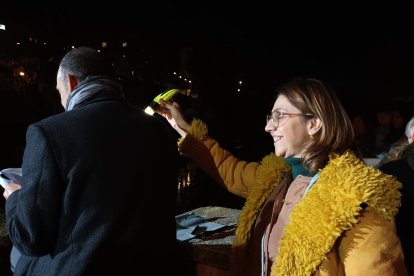 La alcaldesa alumbra al presentador