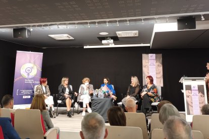 La autora, Macu García González, anima a los jóvenes a leer un libro que, asegura, es importante para poner en valor la lucha feminista, todo lo que se ha hecho y lo que queda por hacer