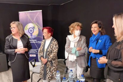 La ministra plasmó su admiración y cariño por Leonisa Ull,