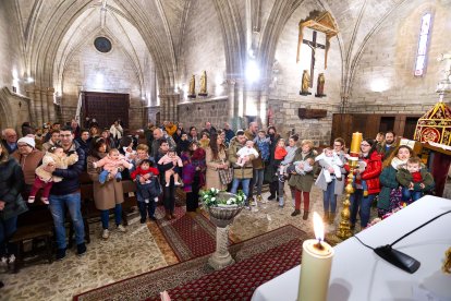 Las familias durante la ceremonia. TOMÁS ALONSO