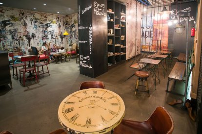 El bar Matarile, uno de esos rincones que fotografiar para triunfar en Instagram. TOMÁS ALONSO