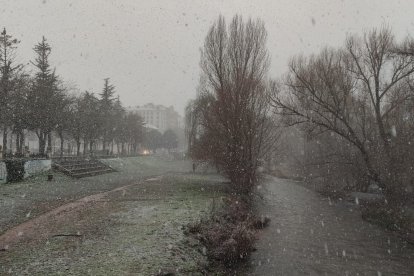 El caudal del río Arlanzón crece por las últimas precipitaciones. J. G. L.