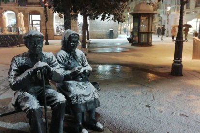 La estatua de la calle Laín Calvo. S. L. C.