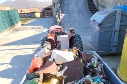 Más de 500 kilos de basura en el remolque. ECB