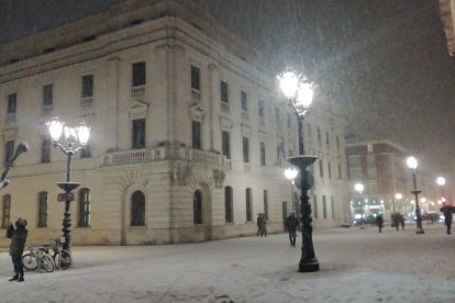 El Palacio Provincial, en el paseo del Espolón de Burgos. S. L. C.