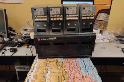El dinero se recuperó dentro de la caja registradora que fue arrojada a la orilla del Arlanzón