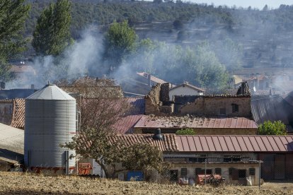 Las consecuencias del grave incendio de Quintanilla del Coco. FOTO: SANTI OTERO