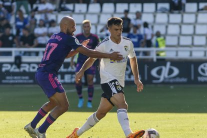 Un tanto de penalti anotado por Bermejo dio los tres puntos al Burgos CF ante el Cartagena. FOTOS: © ECB / SANTI OTERO